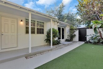 3071 Oak Ave in Miami, FL - Building Photo - Building Photo