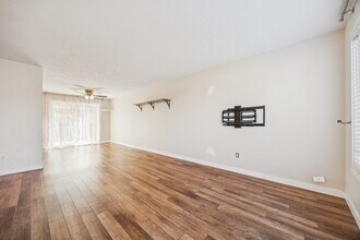 7706 SE 104th Ave in Portland, OR - Foto de edificio - Building Photo