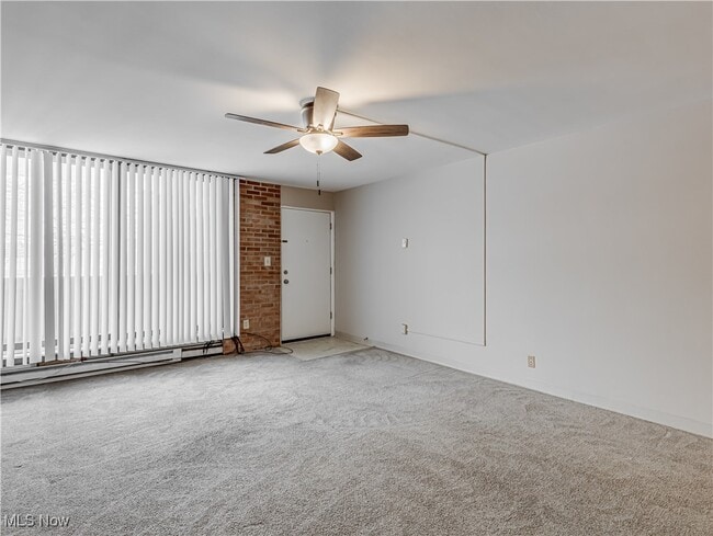 2331 E Market St in Akron, OH - Foto de edificio - Building Photo