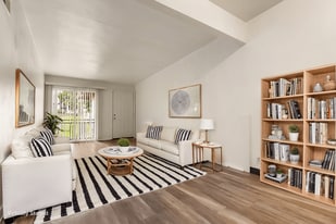 Metro at 70 in St. Louis, MO - Building Photo