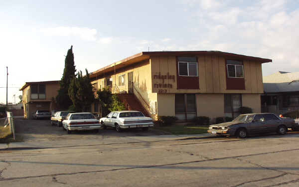 Ridgeley Riviera Apartments in Los Angeles, CA - Building Photo