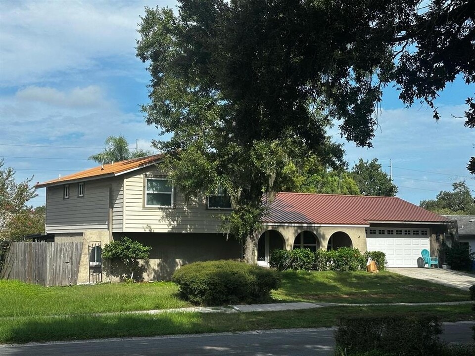 3813 Orange Pointe Rd in Valrico, FL - Building Photo