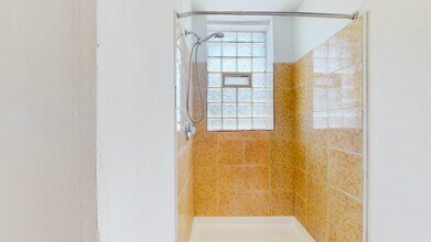 Hampton Court Apartments in Baltimore, MD - Building Photo - Building Photo