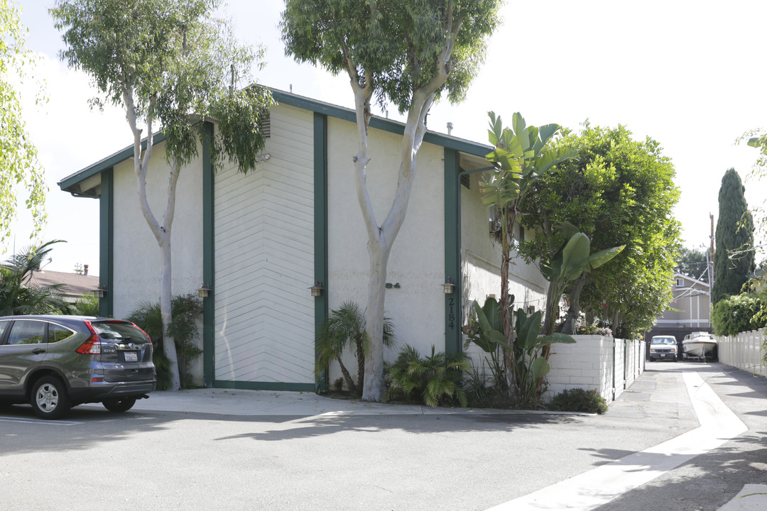 2184 Pacific Ave in Costa Mesa, CA - Building Photo