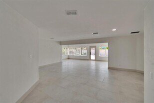 1492 Sea Gull Dr S in St. Petersburg, FL - Building Photo