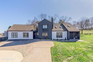 5114 McKamey Rd in Knoxville, TN - Building Photo