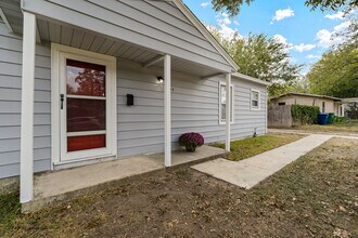 3938 S Walters in San Antonio, TX - Building Photo - Building Photo