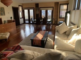 191 S Winooski Ave, Unit City lounge in Burlington, VT - Building Photo