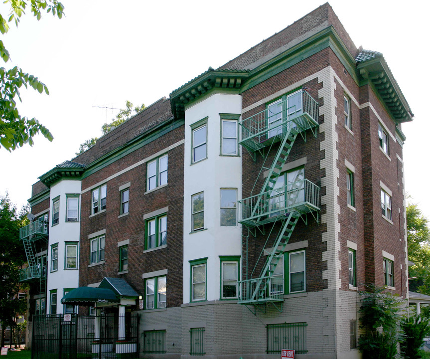 132-138 N Grove St in East Orange, NJ - Building Photo