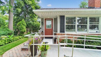157 Beaver Dr in Kings Park, NY - Building Photo - Building Photo