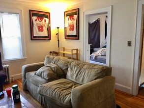 208 Freeman St, Unit 2 in Brookline, MA - Foto de edificio - Building Photo