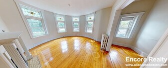 1822 Beacon St, Unit 2 in Brookline, MA - Building Photo