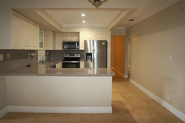 5221 SW 5th St in Fort Lauderdale, FL - Building Photo - Building Photo