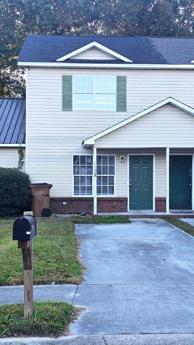 property at 1128 Pueblo Dr