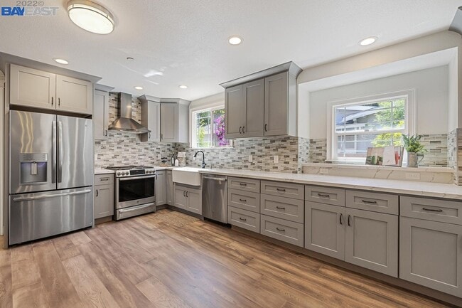 property at 1109 Sir Francis Drake Blvd