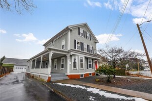 292 Pleasant St in East Providence, RI - Building Photo