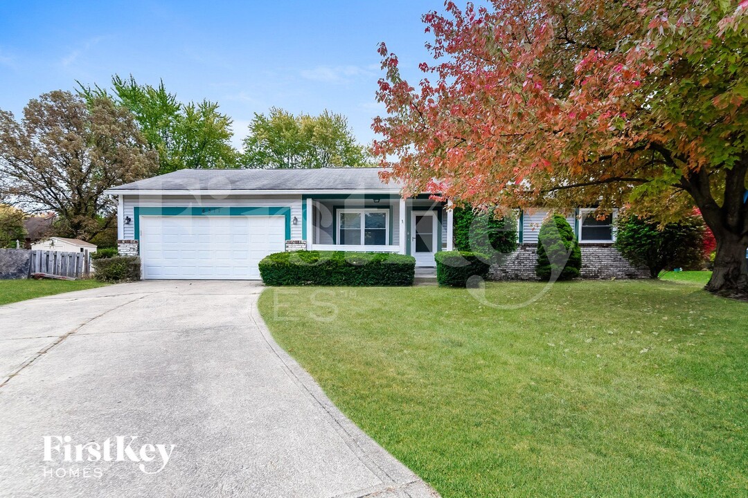 6317 Watercrest Way in Indianapolis, IN - Building Photo