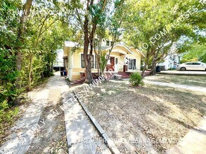 810 W Magnolia Ave in San Antonio, TX - Foto de edificio - Building Photo