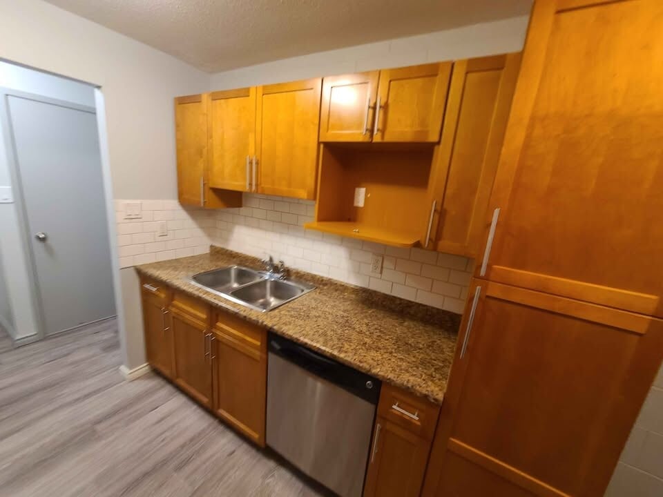 155-155 Mighton Ave in Winnipeg, MB - Building Photo