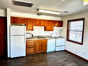 210 E Verona Ave in Verona, WI - Foto de edificio - Building Photo