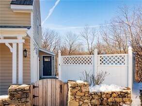 107 Black Rock Tpke in Redding, CT - Building Photo - Building Photo