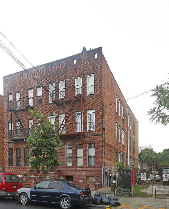 419 Montauk Ave in Brooklyn, NY - Building Photo