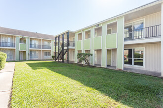 Casa Verde Apartments in Houston, TX - Building Photo - Building Photo