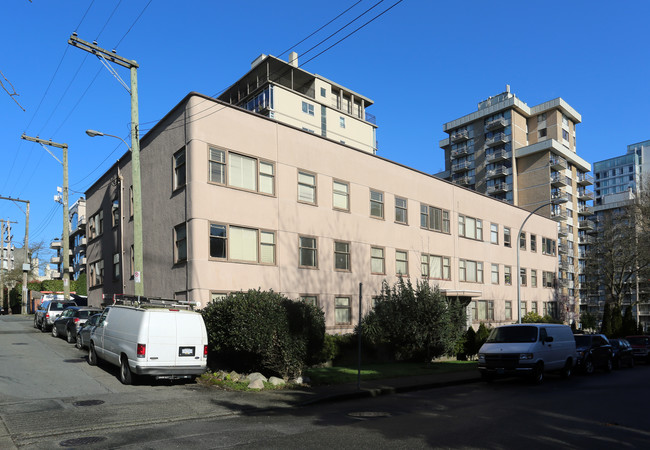 825 Gilford St in Vancouver, BC - Building Photo - Building Photo