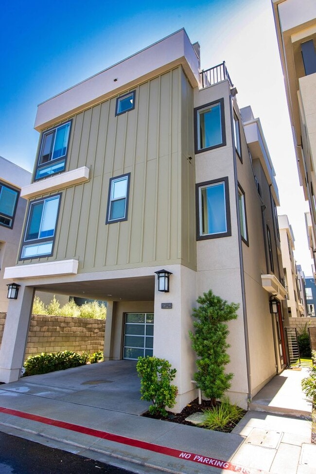 property at 1625 Hampton Dr