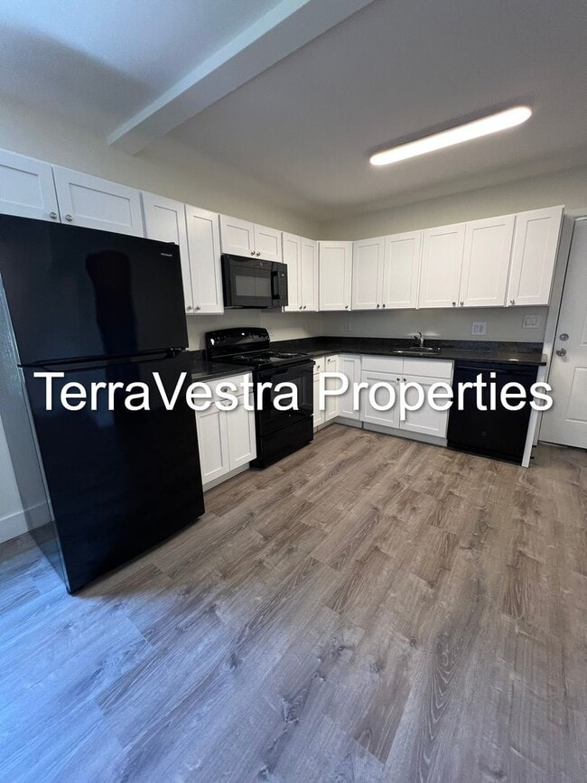 property at 318 E Mulberry St