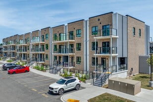 Sugarbush Gardens in Waterloo, ON - Building Photo