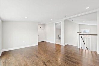 9 Noble St-Unit -9 in Newton, MA - Building Photo - Building Photo