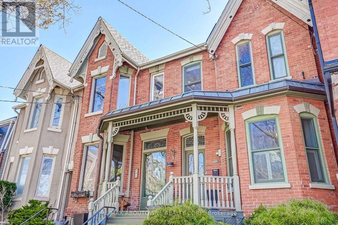 301 Sumach St in Toronto, ON - Building Photo