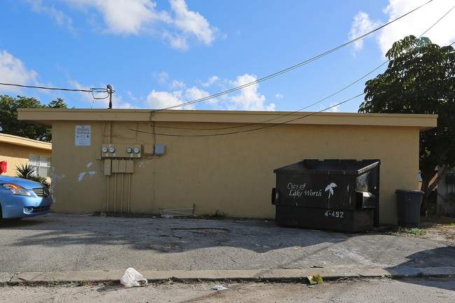 821 S H St in Lake Worth, FL - Building Photo - Building Photo