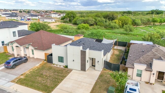 905 Rotonda Ln in Laredo, TX - Building Photo - Building Photo