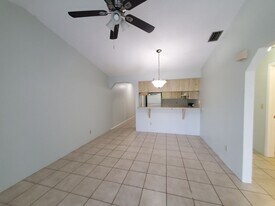913 Gleason Pkwy in Cape Coral, FL - Building Photo