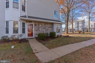 105 Hopkins Ct in Holland, PA - Building Photo