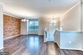 22559 Clarksburg Rd in Clarksburg, MD - Foto de edificio - Building Photo