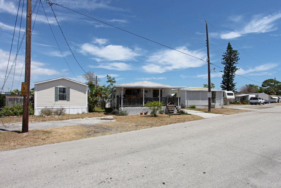 Hobe Village Mobile Home Park in Hobe Sound, FL - Building Photo