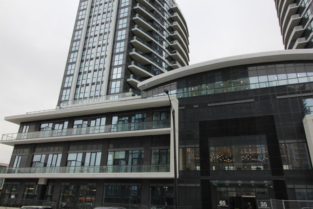 65-365 Watergarden Dr in Mississauga, ON - Building Photo