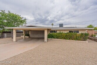 1320 E Orchid Ln in Phoenix, AZ - Building Photo - Building Photo