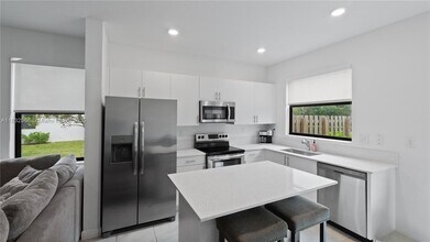 23101 SW 99th Ave in Cutler Bay, FL - Foto de edificio - Building Photo