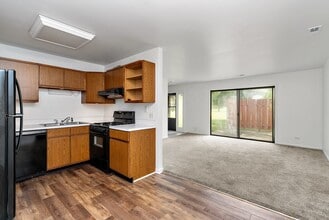 1555 Perry Ct in Aurora, IL - Building Photo - Building Photo