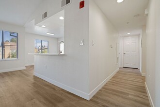 Irongate in Sacramento, CA - Foto de edificio - Building Photo