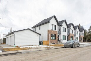 2179 49 Av SW in Calgary, AB - Building Photo