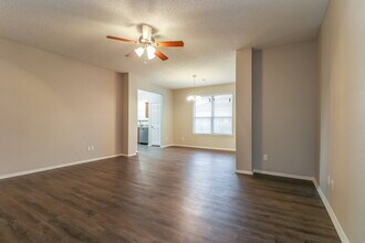 2325 Wildwood Ln in Denton, TX - Building Photo - Building Photo