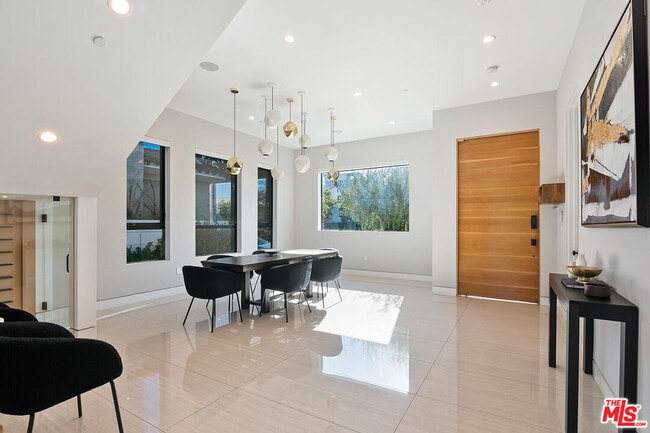 6347 Maryland Dr in Los Angeles, CA - Building Photo - Building Photo