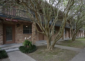 Courtland Park in Metairie, LA - Building Photo