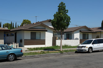 1829 E Grove Ave in Orange, CA - Building Photo - Building Photo