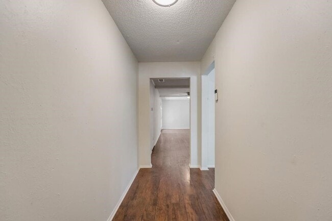 10434 Springhaven Dr, Unit 6B in Dallas, TX - Building Photo - Building Photo